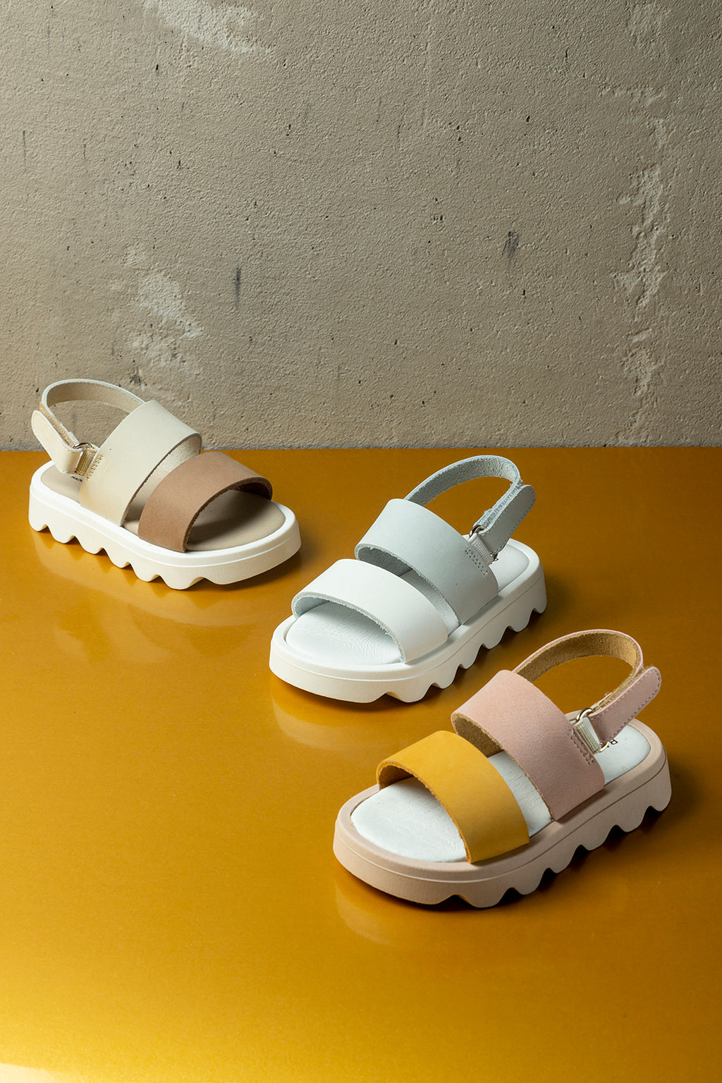 TWO-TONE LEATHER SANDAL